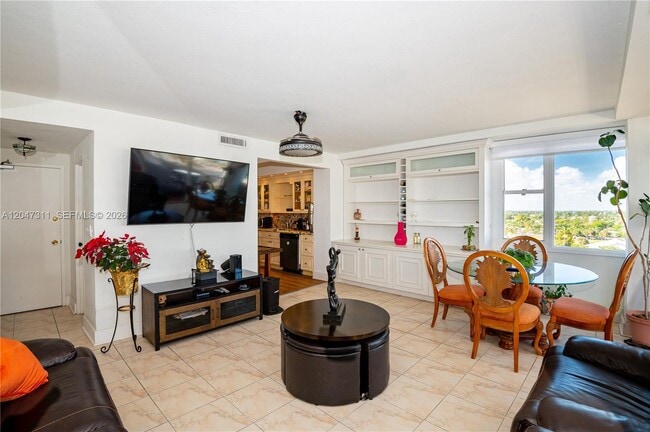 Building Photo - 7545 E Treasure Dr