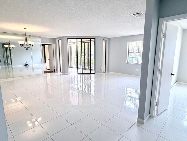 Foto del edificio - 5136 Floria Dr