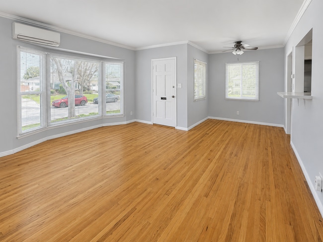 Building Photo - Charming Lakewood Home- Available for showings March 1st!