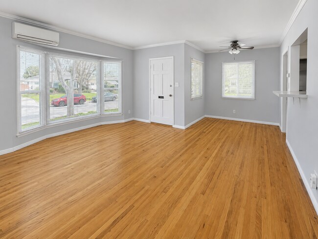 Foto del edificio - Charming Lakewood Home- Available for showings March 1st!