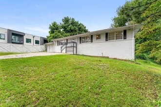 Building Photo - 1131 Custer Ave SE