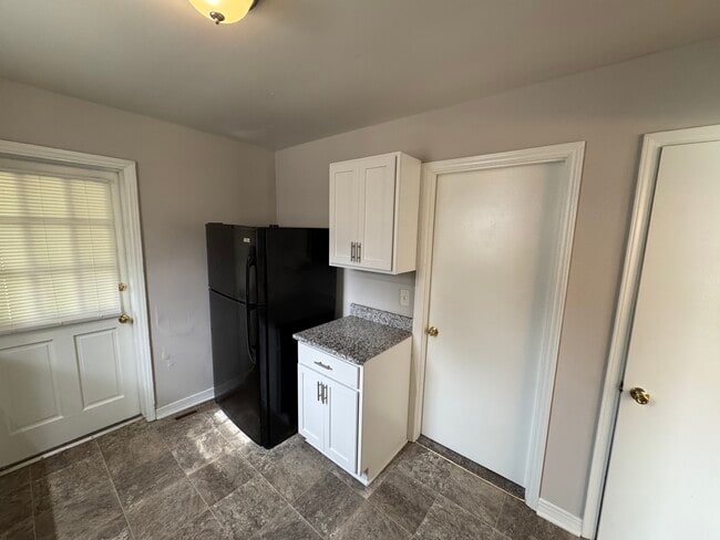 Building Photo - 2116 Finchley Dr