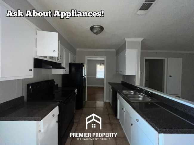 Building Photo - 5037 Woodlark Ave