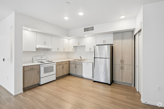 3 habitaciones, 2 baños - 1100 pies cuadrados - Cocina - Mid-City Family Apts - Affordable Housing