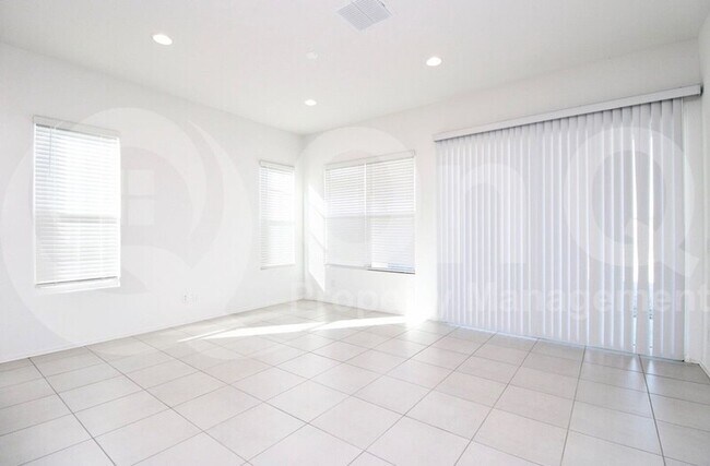 Building Photo - 15604 W Smoketree Dr