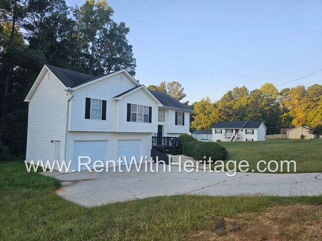 Building Photo - GORGEOUS 3 BEDROOM / 2.5 BATH WITH ALL THE...