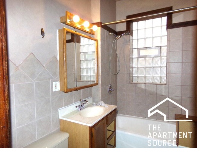 Foto del edificio - 1458 W Catalpa Ave