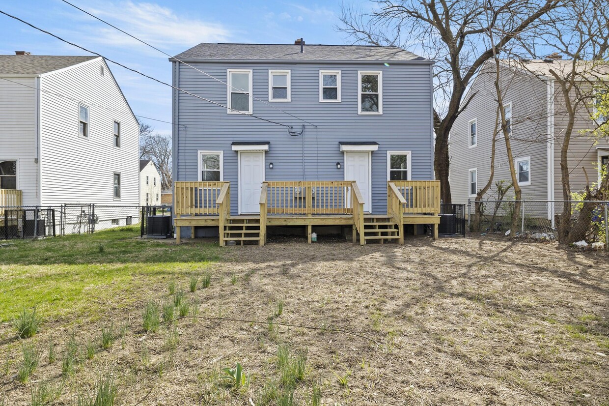 Primary Photo - 1716 E Whittier St