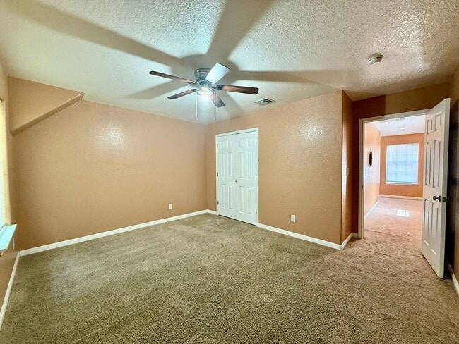 Foto del edificio - 3107 W Travis St