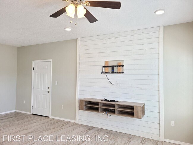Building Photo - 3 br, 2 bath House - 3824 Lockhaven Dr.