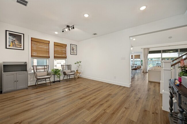 Foto del edificio - 724 Danbury St