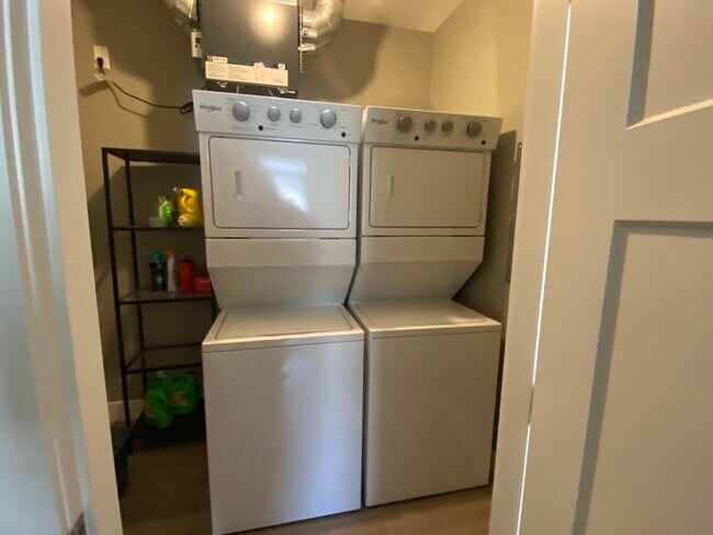 Building Photo - 1801 Hallen Ave