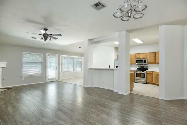 Foto del edificio - 7104 Wandering Oak Rd