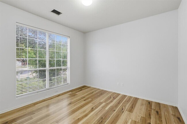 Foto del edificio - 11505 Plow Horse Cove