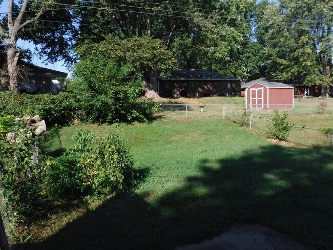 Building Photo - 1612 Pat Dr