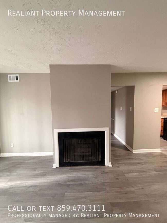 Building Photo - 2074 Fairmont Ct