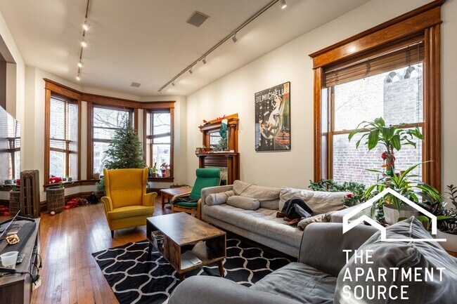 Building Photo - 435 W Saint James Pl