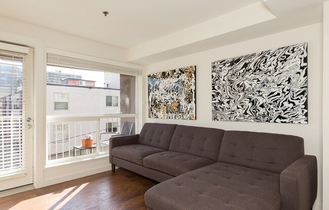 Foto del edificio - 530 Melrose Ave E
