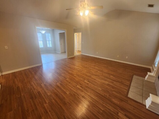 Foto del edificio - 701 Hidden Forest Dr
