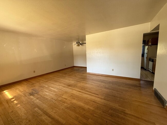 Building Photo - North Central 3 Bedroom Home