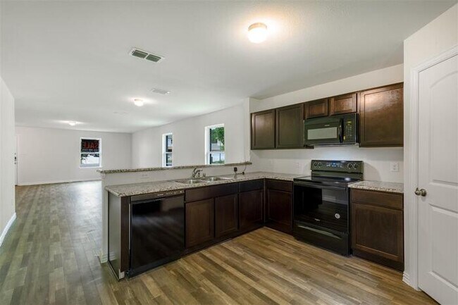 Building Photo - 1509 Fairway Dr