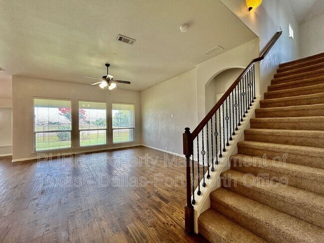 Building Photo - 511 Carnation Ln