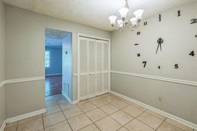 Foto del edificio - 2140 Kings Gate Cir SW