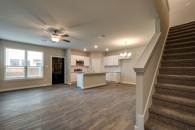 Building Photo - GORGEOUS 2 BEDROOM FOUR PLEX LOCATED IN MI...