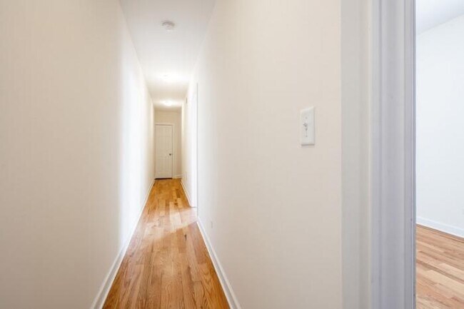 Building Photo - 4 bedroom in Chicago IL 60653
