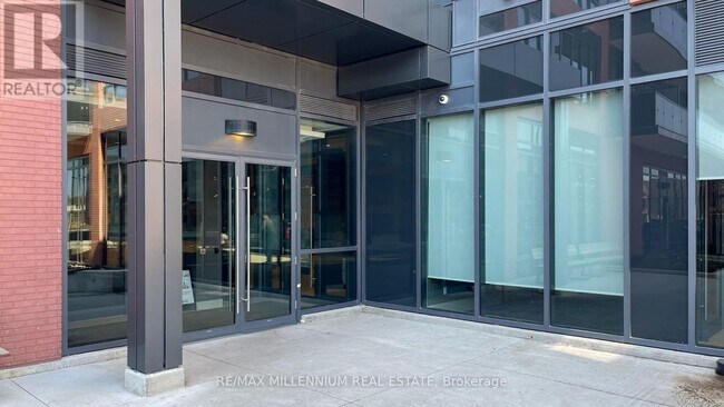 Photo du bâtiment - 2545 Simcoe St N