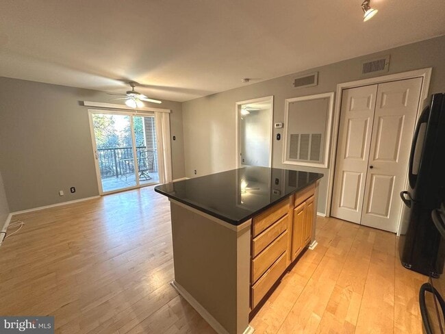 Foto del edificio - 3306 Wyndham Cir