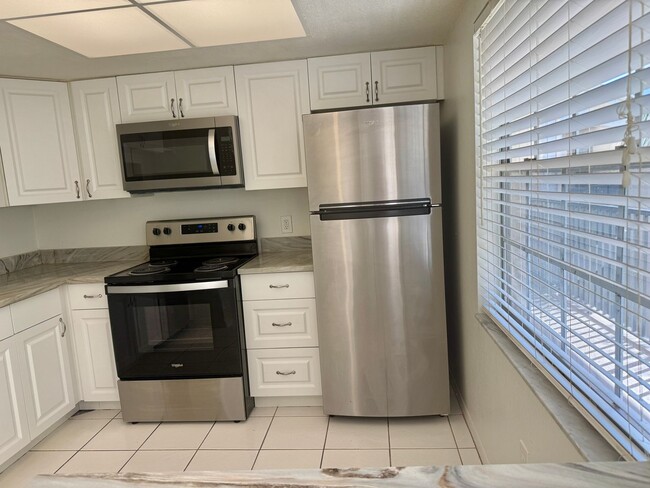 Foto del edificio - Dunedin 55+ 2/1 Condo