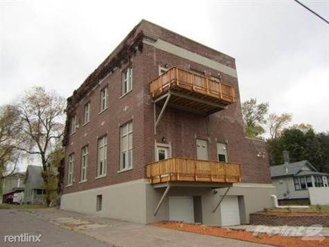 Building Photo - 1202 101st Ave W