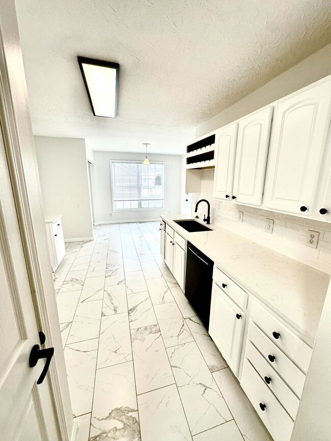 Building Photo - 118 Seattle Slew St