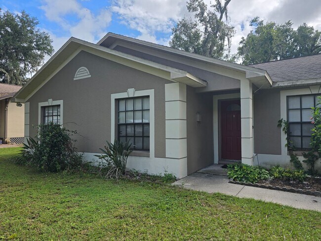 Building Photo - three bedroom 2 bath with garage