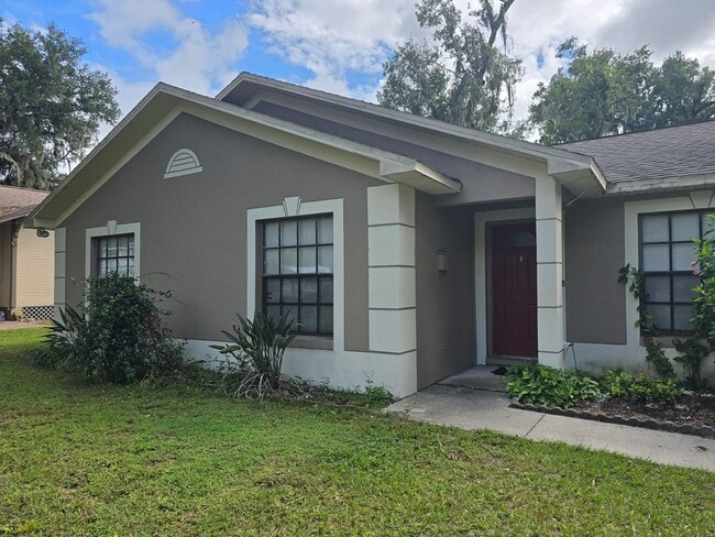 Foto del edificio - three bedroom 2 bath with garage