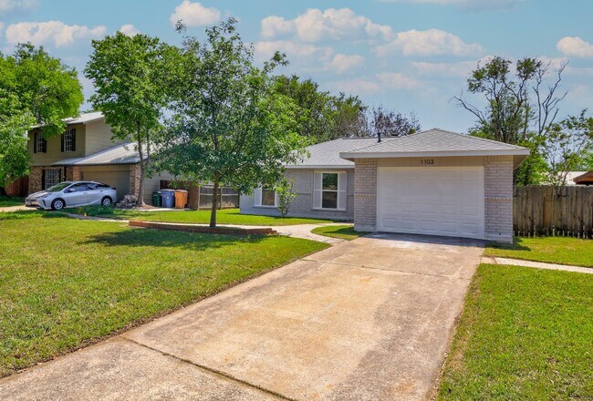 Building Photo - 1103 Kenyon Dr