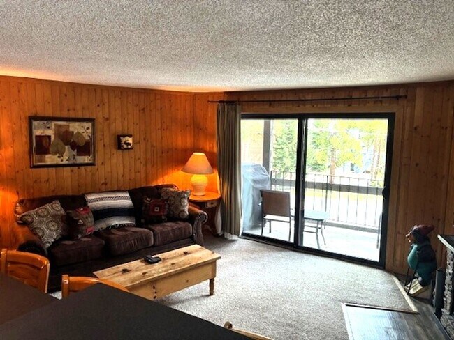 Foto del edificio - 1075 Ski Hill Rd