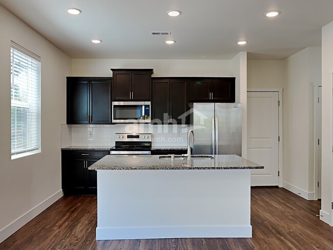 Foto del edificio - 32974 Lookout Ln