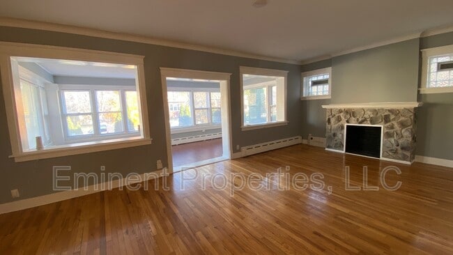 Building Photo - 7324 S Oglesby Ave