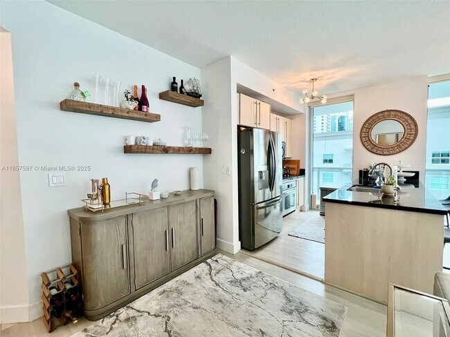 Foto del edificio - 1111 SW 1st St