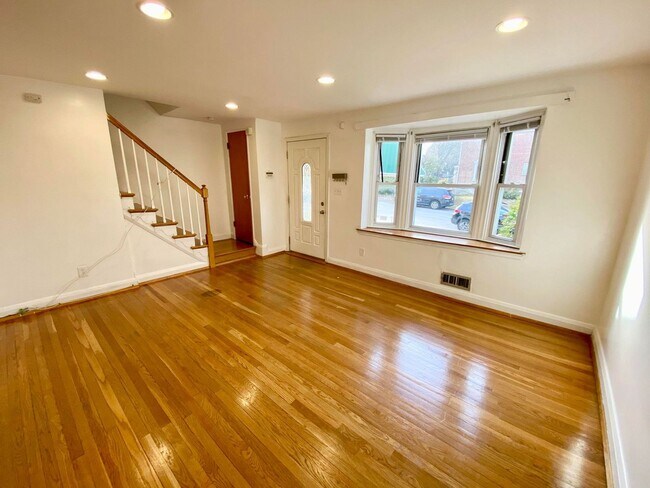 Foto del edificio - Charming 3 Bedroom/2 Bathroom Townhome in Loch Raven, MD!