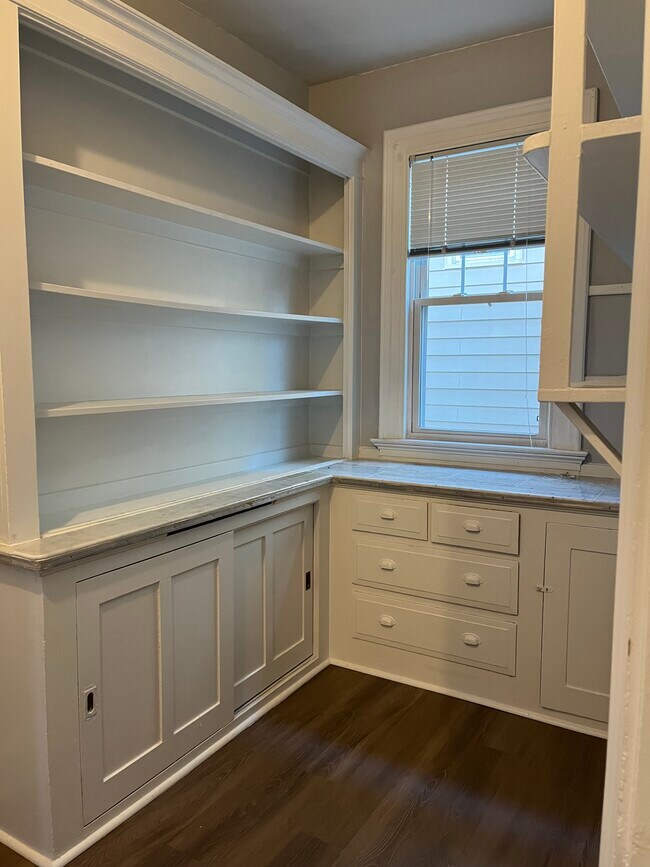Butlers Pantry - 432 Ellsworth Ave