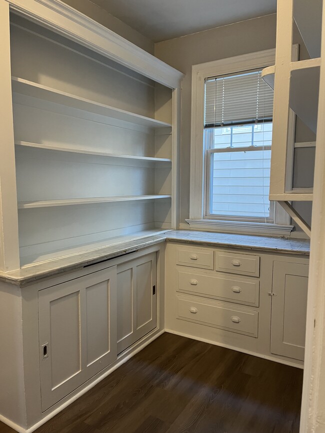 Butlers Pantry - 432 Ellsworth Ave