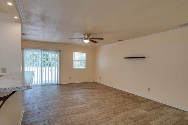 Building Photo - 266 S Villas Ct