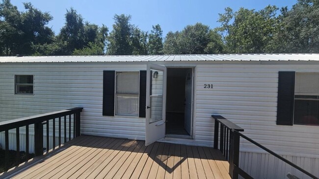 Building Photo - 231 Lakeview Ct