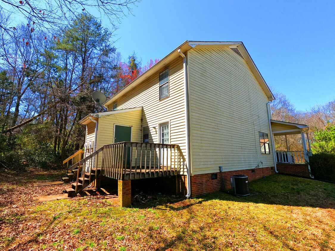 Primary Photo - 102 Montague Dr