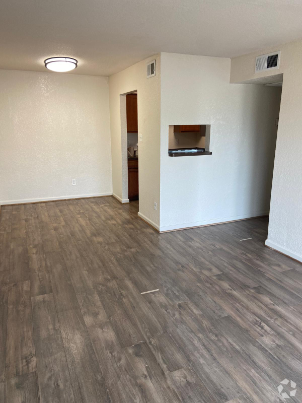 Building Photo - 8100 Creekbend Dr