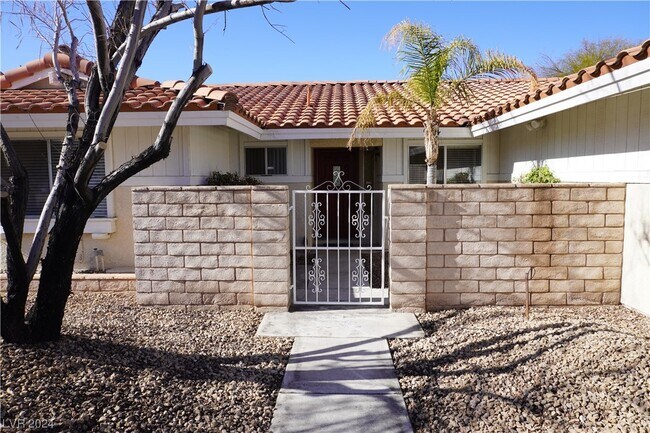 Building Photo - 8328 Del Rey Ave