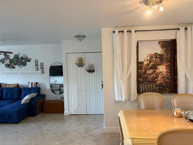 Foto del edificio - 2880 N Oakland Forest Dr